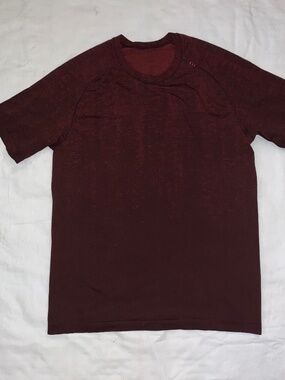 Lululemon Metal Vent Tech Short Sleeve Shirt – Lunar New Year Red Merlot